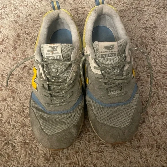 New Balance Gray and Yellow Athletic Shoes size 8 - Picture 2 of 6
